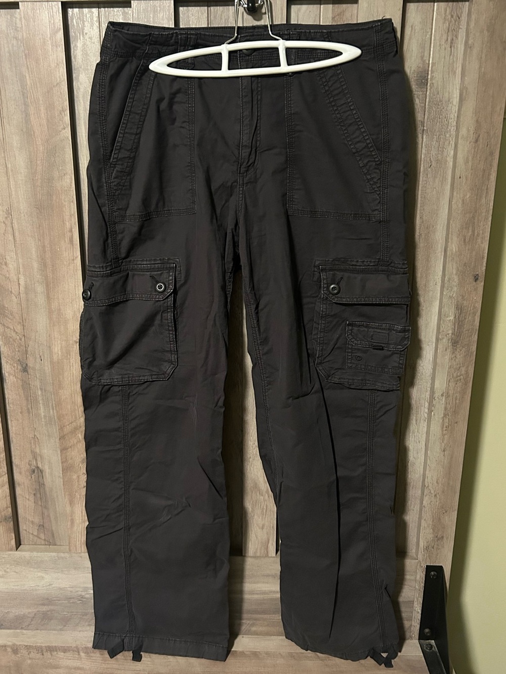 American Eagle Outfitters Black Women’s Cargo Pants with Multi Pockets